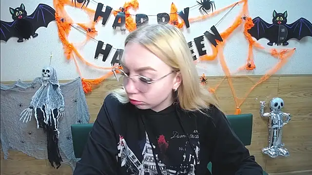 Snapshot of BeatriceFly chatting on October 21, 2025, 12:50 pm BeatriceFly online show from October 21, 2025, 12:50 pm