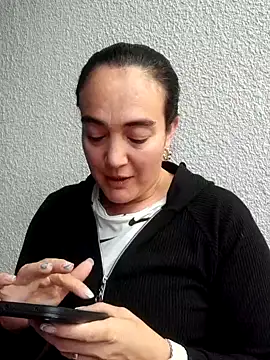 skayhot  online show from September 29, 2025, 1:05 pm