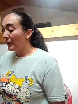 skayhot  online show from November 8, 2025, 2:06 pm