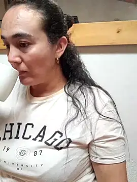 skayhot  online show from November 14, 2025, 1:32 pm