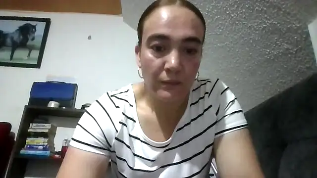 skayhot  online show from May 15, 2026, 11:39 am