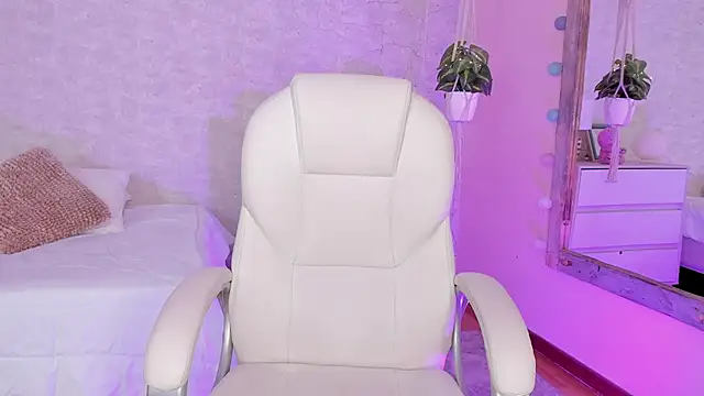 DahianaWalcott online show from December 4, 2024, 1:36 am