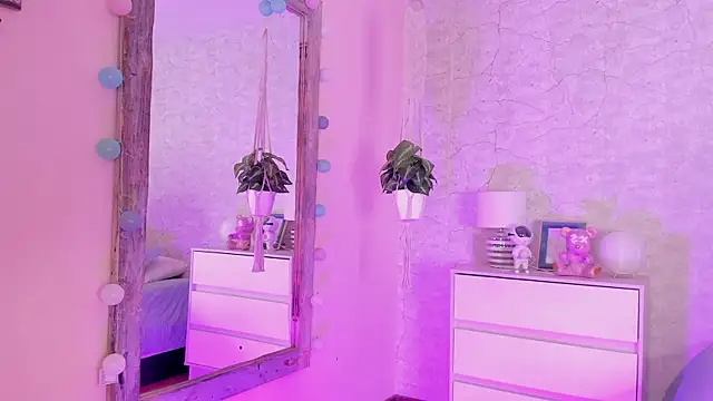 DahianaWalcott online show from December 7, 2024, 9:33 pm