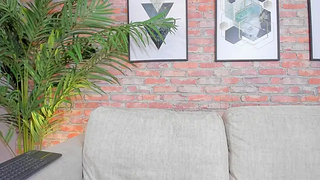 DahianaWalcott online show from March 7, 2025, 6:00 pm