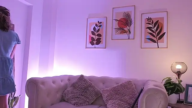 DahianaWalcott online show from February 10, 2026, 7:18 pm