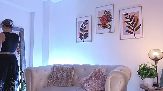 DahianaWalcott online show from February 16, 2026, 5:31 pm