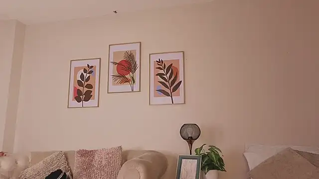 DahianaWalcott online show from March 18, 2026, 9:07 pm