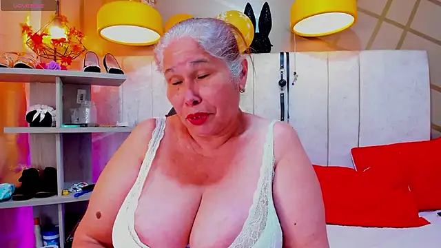 girl amada online show from January 24, 2025, 4:39 pm