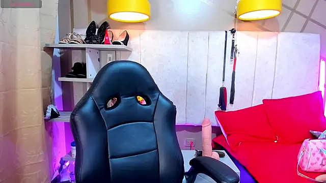 girl amada online show from February 6, 2025, 2:44 am