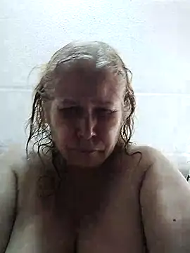 girl amada online show from October 13, 2025, 5:35 pm