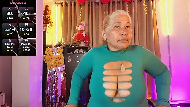 girl amada online show from February 14, 2026, 7:43 pm