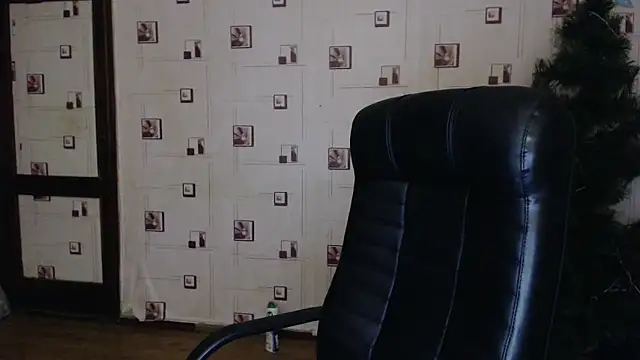 Snapshot of TasyaBigTTs chatting on December 20, 2024, 3:53 pm TasyaBigTTs online show from December 20, 2024, 3:53 pm