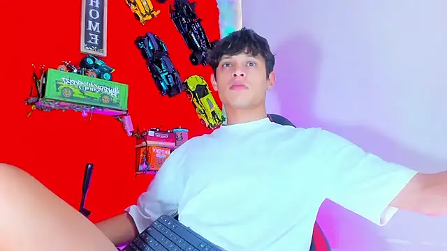 LilOwen  online show from October 15, 2025, 7:03 pm