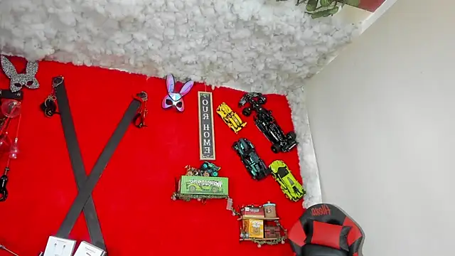 LilOwen  online show from October 18, 2025, 7:03 pm