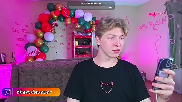 Snapshot of TheMikeSever chatting on December 21, 2024, 8:43 pm TheMikeSever online show from December 21, 2024, 8:43 pm