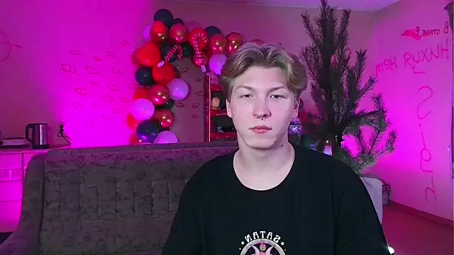 Snapshot of TheMikeSever chatting on January 3, 2025, 7:39 pm TheMikeSever online show from January 3, 2025, 7:39 pm