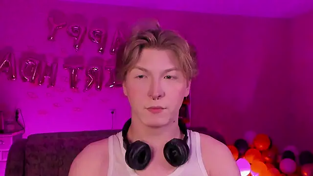 Snapshot of TheMikeSever chatting on February 19, 2025, 4:55 pm TheMikeSever online show from February 19, 2025, 4:55 pm