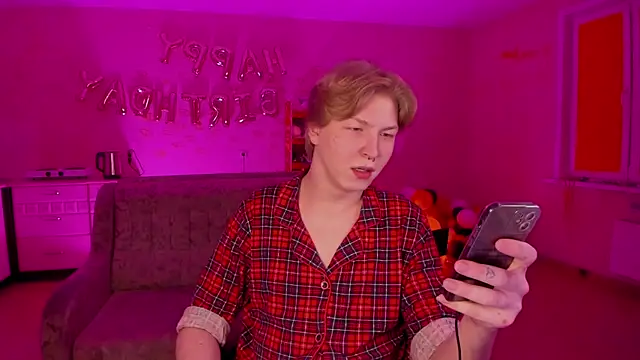 Snapshot of TheMikeSever chatting on March 9, 2025, 8:42 pm TheMikeSever online show from March 9, 2025, 8:42 pm