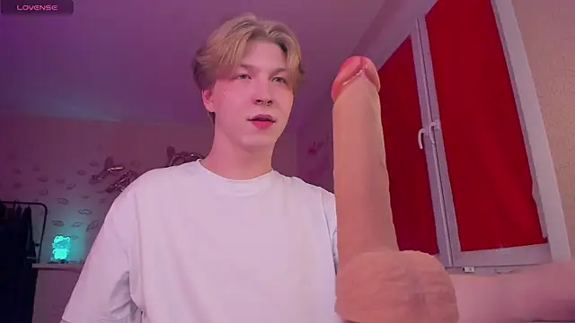 Snapshot of TheMikeSever chatting on October 5, 2025, 7:12 pm TheMikeSever online show from October 5, 2025, 7:12 pm