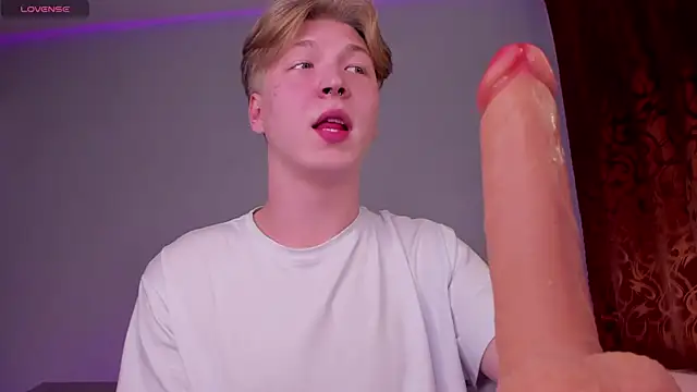 Snapshot of TheMikeSever chatting on October 25, 2025, 12:45 pm TheMikeSever online show from October 25, 2025, 12:45 pm