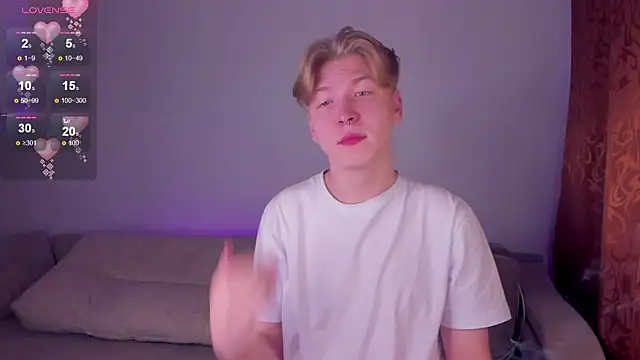 Snapshot of TheMikeSever chatting on October 29, 2025, 3:42 am TheMikeSever online show from October 29, 2025, 3:42 am