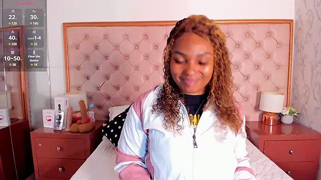 Isla Scott online show from March 18, 2025, 11:19 am