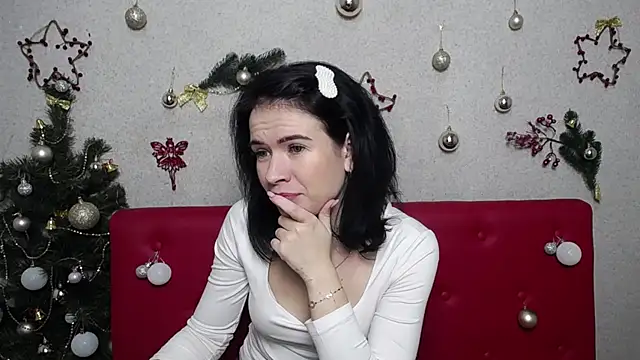 JasmineKouch online show from December 24, 2024, 9:33 pm