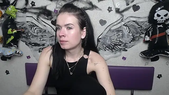 JasmineKouch online show from November 2, 2025, 6:21 pm