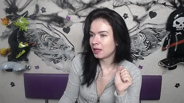 JasmineKouch online show from November 6, 2025, 6:20 pm