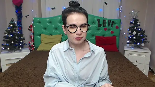 JasmineKouch online show from January 12, 2026, 6:46 pm