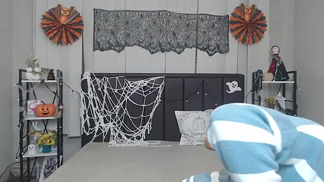 EmiliaGree online show from October 25, 2025, 5:04 am