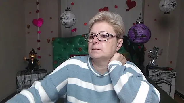 EmiliaGree online show from November 8, 2025, 6:02 am