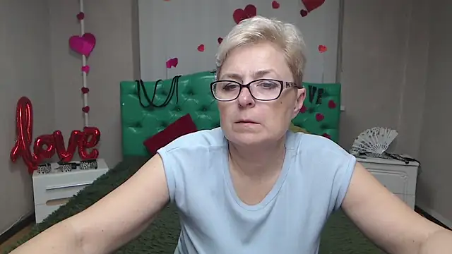 EmiliaGree online show from November 24, 2025, 6:07 pm