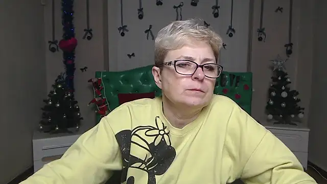 EmiliaGree online show from December 15, 2025, 6:01 pm