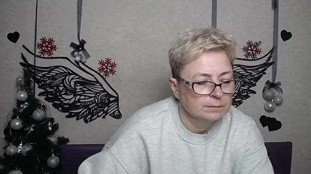 EmiliaGree online show from December 20, 2025, 6:04 pm