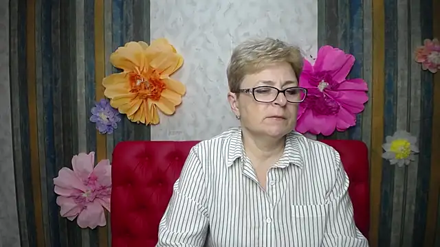Snapshot of EmiliaGree chatting on May 6, 2026, 5:07 pm EmiliaGree online show from May 6, 2026, 5:07 pm