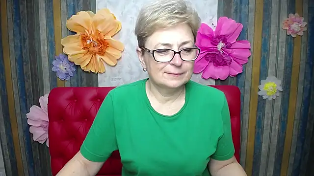 Snapshot of EmiliaGree chatting on May 10, 2026, 5:07 pm EmiliaGree online show from May 10, 2026, 5:07 pm
