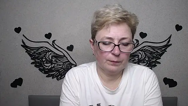 Snapshot of EmiliaGree chatting on May 17, 2026, 5:20 pm EmiliaGree online show from May 17, 2026, 5:20 pm