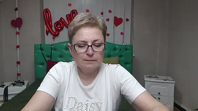Snapshot of EmiliaGree chatting on May 22, 2026, 5:07 pm EmiliaGree online show from May 22, 2026, 5:07 pm
