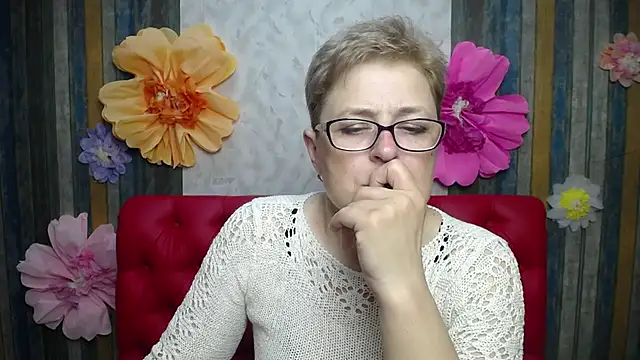 Snapshot of EmiliaGree chatting on May 23, 2026, 5:28 pm EmiliaGree online show from May 23, 2026, 5:28 pm