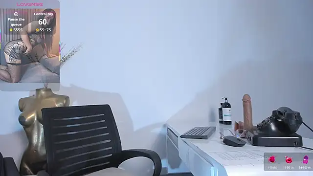 celestelewis online show from November 14, 2025, 7:45 pm