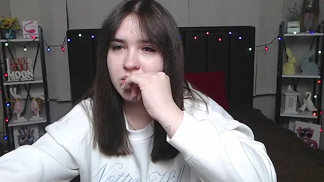 LauraHlot online show from February 8, 2025, 9:25 pm