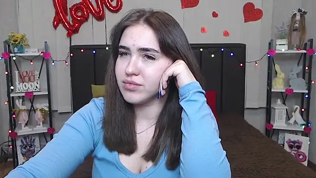 LauraHlot online show from February 12, 2025, 9:54 pm