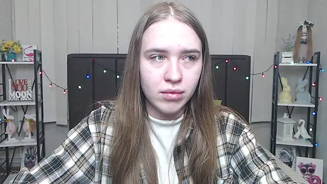 LauraHlot online show from September 9, 2025, 5:40 am