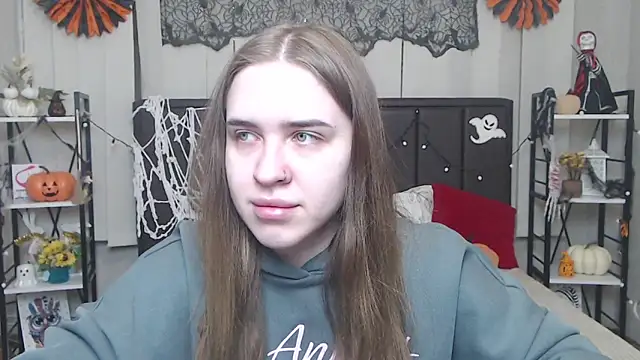 LauraHlot online show from October 29, 2025, 6:42 pm