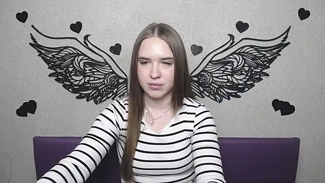 Snapshot of LauraHlot chatting on April 18, 2026, 7:58 pm LauraHlot online show from April 18, 2026, 7:58 pm