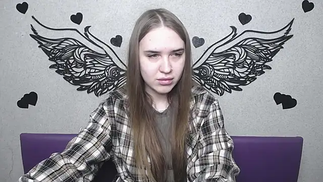 Snapshot of LauraHlot chatting on April 22, 2026, 5:43 am LauraHlot online show from April 22, 2026, 5:43 am