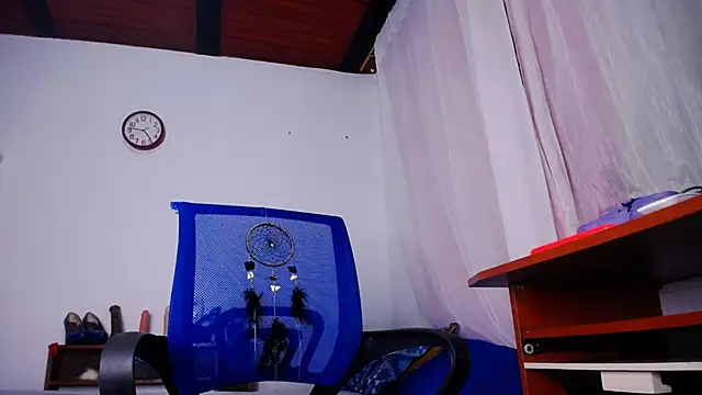 anyaadamss online show from February 7, 2025, 3:23 am