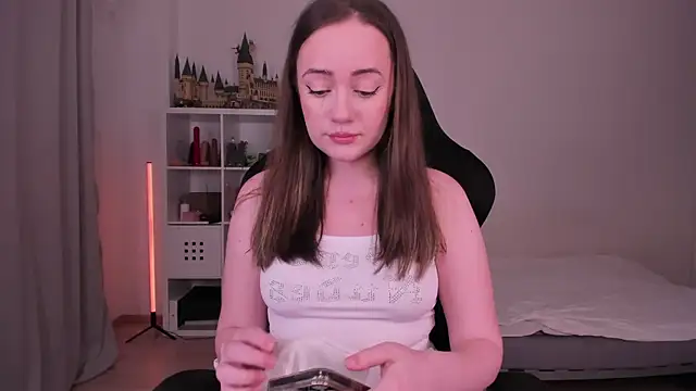 WalkingGirl online show from February 26, 2025, 6:54 pm