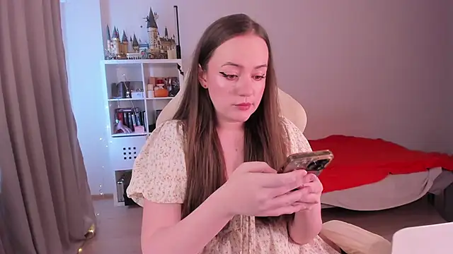 WalkingGirl online show from October 18, 2025, 12:17 pm